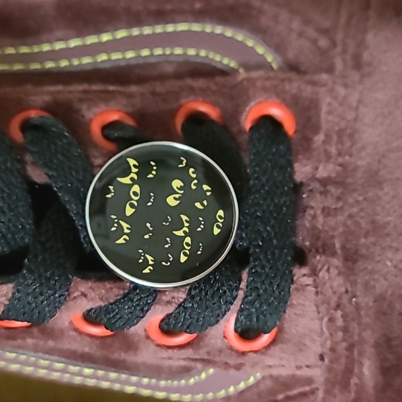 VANS DISNEY VELVET SHOES WOMENS SIZE 9/ MENS SIZE 7.5 new with tag - Picture 3 of 15